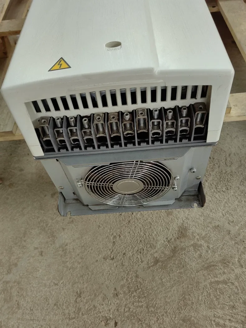ABB ACS800-01-0075-3+D150+P901 inverter 4