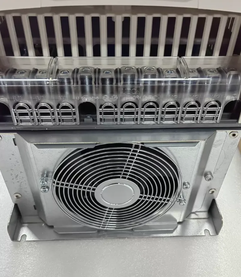 ABB ACS800-01-0075-3+E200+P901 converter 4
