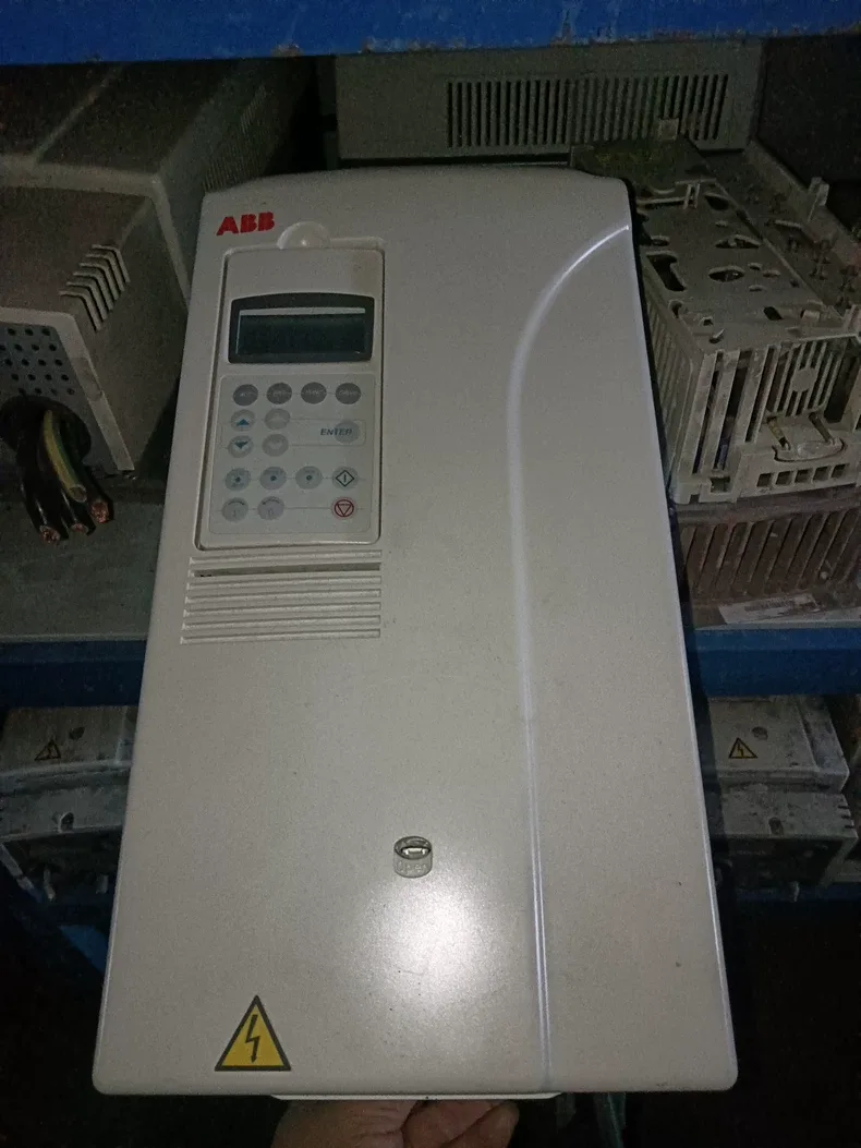 ABB ACS800-01-0075-3+P901 inverter