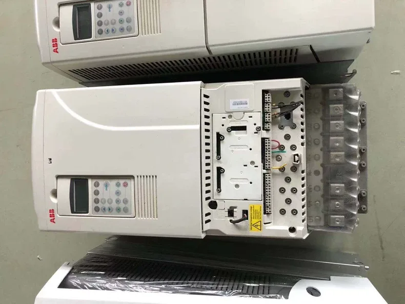 ABB ACS800-01-0100-3+D150+P901 frequency converter 2