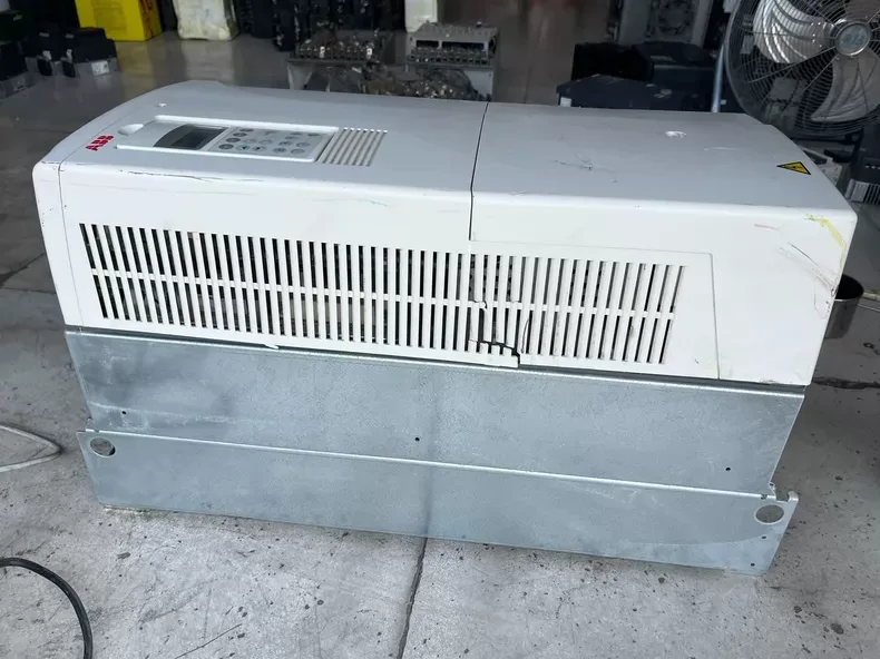 ABB ACS800-01-0100-3+P901 Inverter