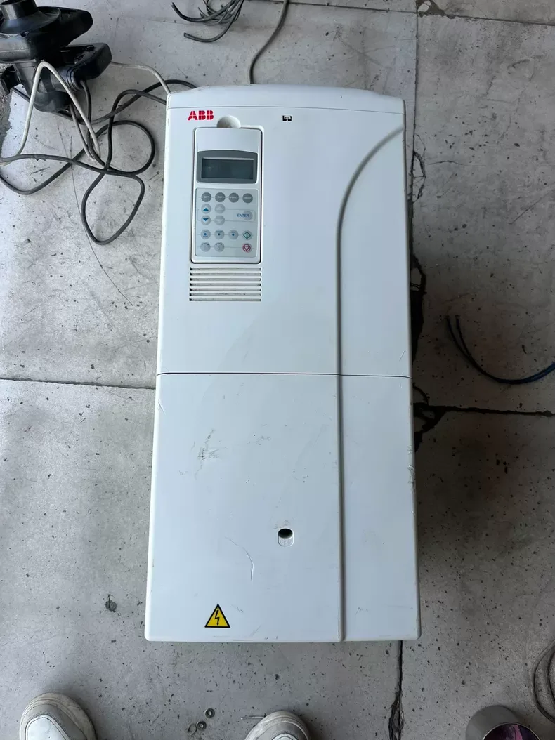 ABB ACS800-01-0100-3+P901 Inverter 2