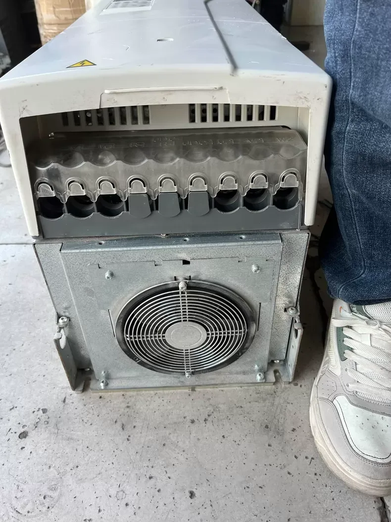 ABB ACS800-01-0100-3+P901 Inverter 4