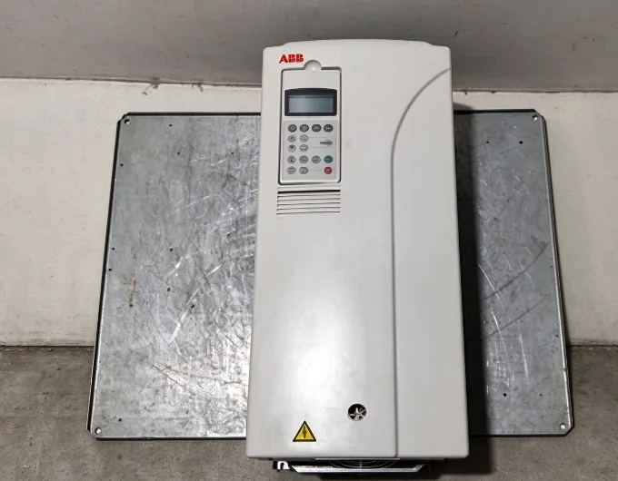 ABB ACS800-01-0105-5+C132 Frequency Converter 3-Phase 380-500 (480) V 48-63 Hz 2