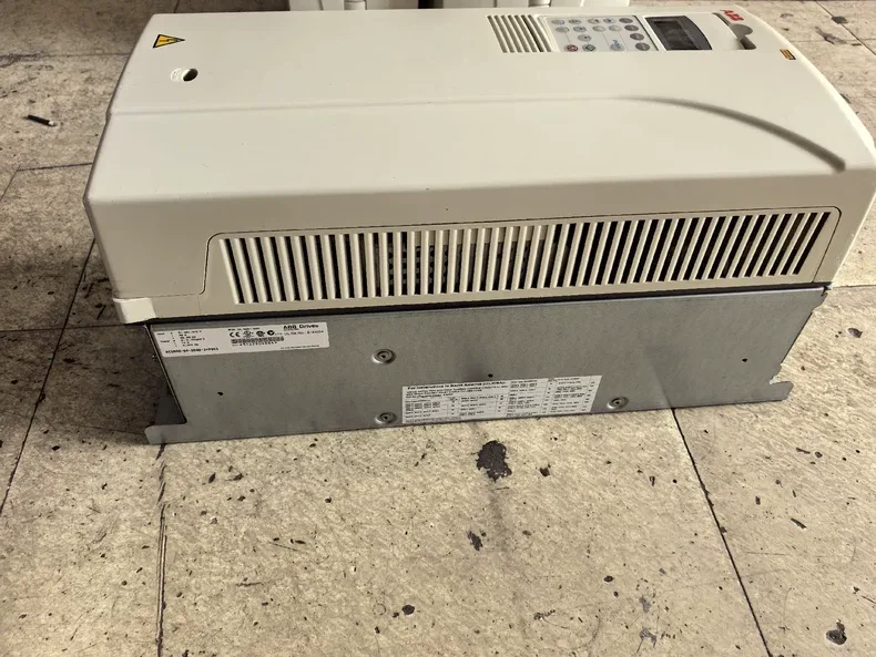 ABB ACS800-04-0040-3+P901 Inverter HMD0 3