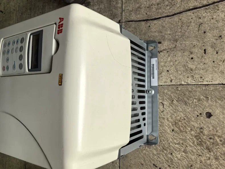 ABB ACS800-04-0040-3+P901 Inverter HMD0 6