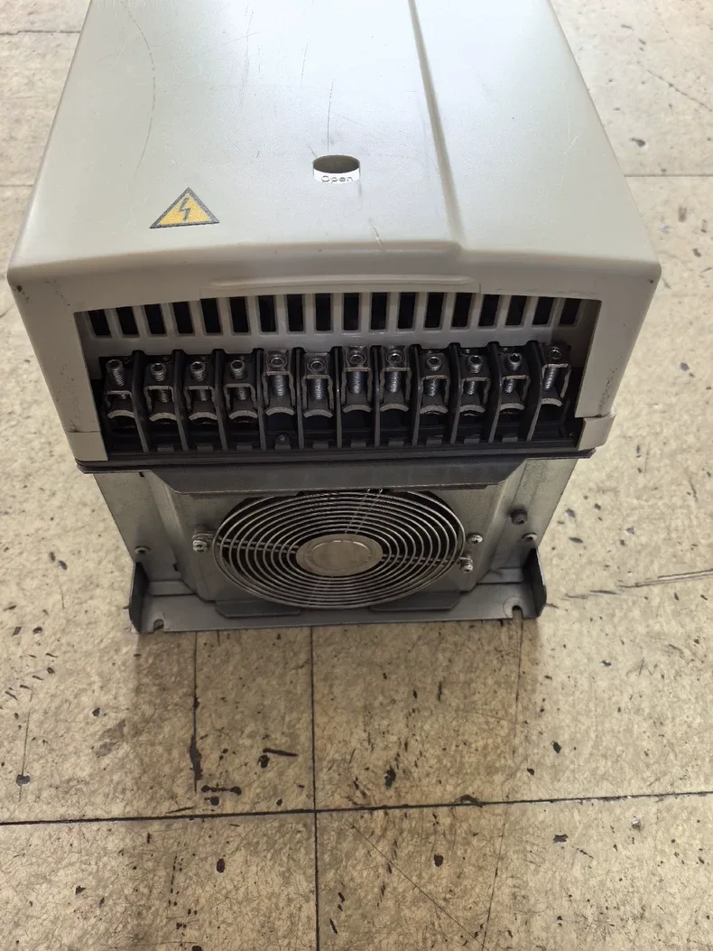 ABB ACS800-04-0040-3+P901 Inverter HMD0 4
