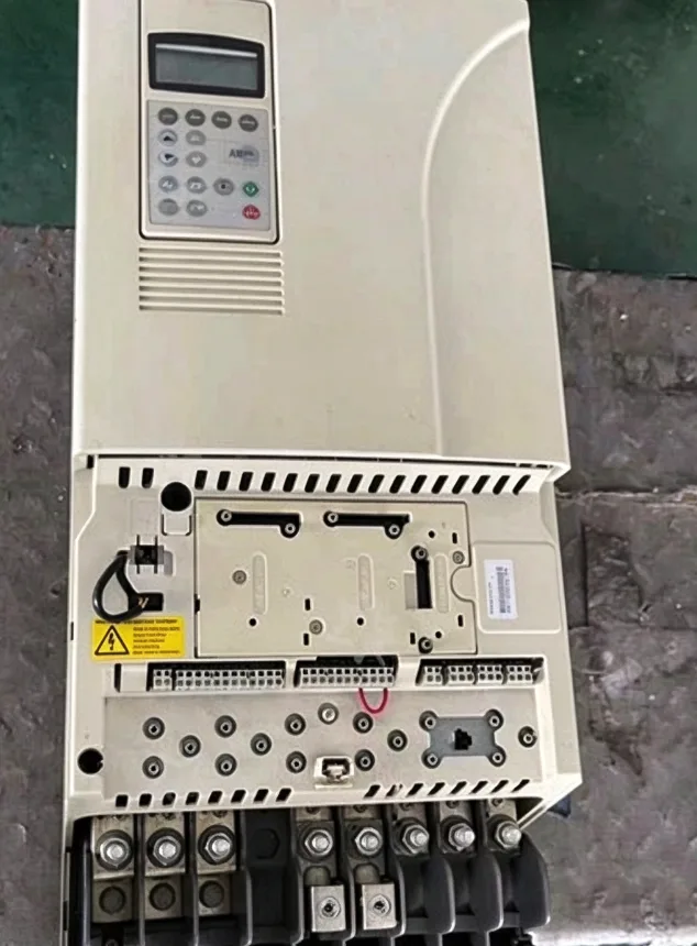 ABB ACS800-04-0100-3+P901 with