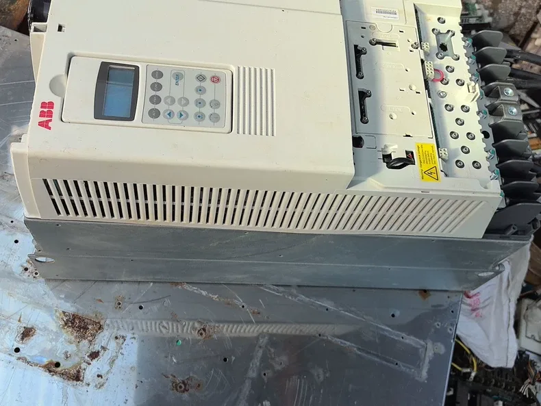ABB 110KW Inverter ACS800-04-0120-3+P901 2