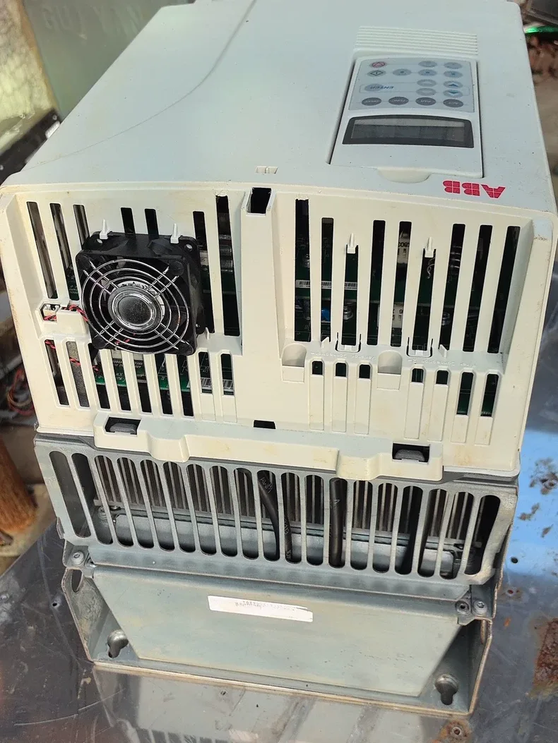ABB 110KW Inverter ACS800-04-0120-3+P901 4
