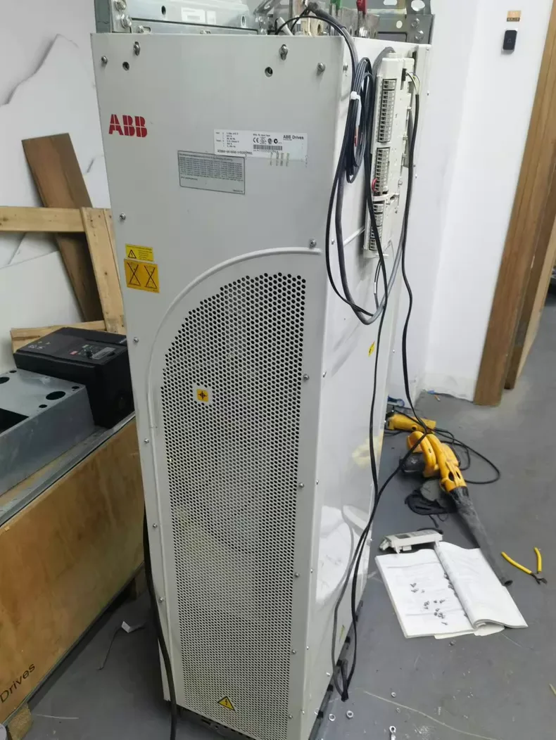 ABB ACS800-04-0400-3+D150+P901 Frequency converter 3
