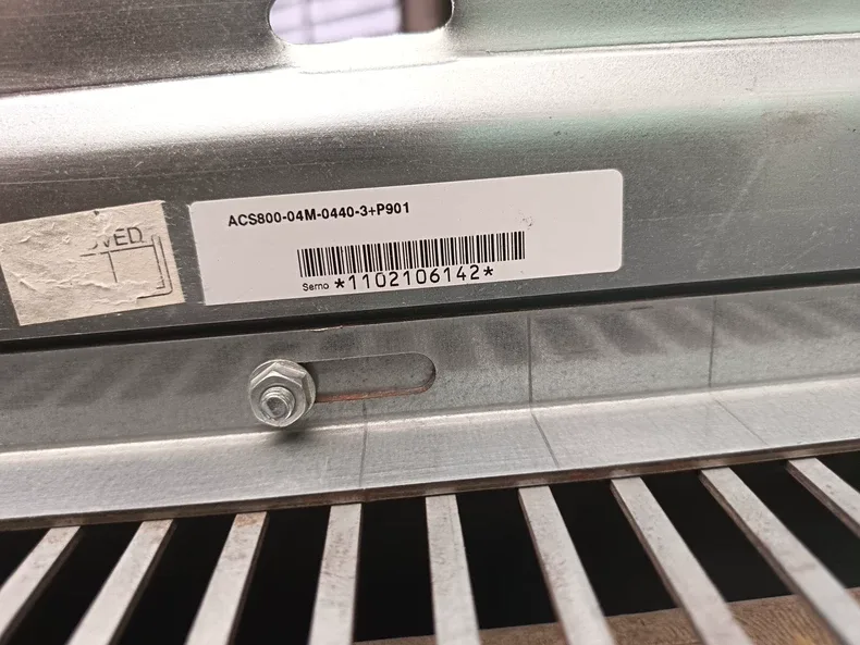ABB ACS800-04M-0440-3+P901 ACS800-04M-0440-3 Inverter 3