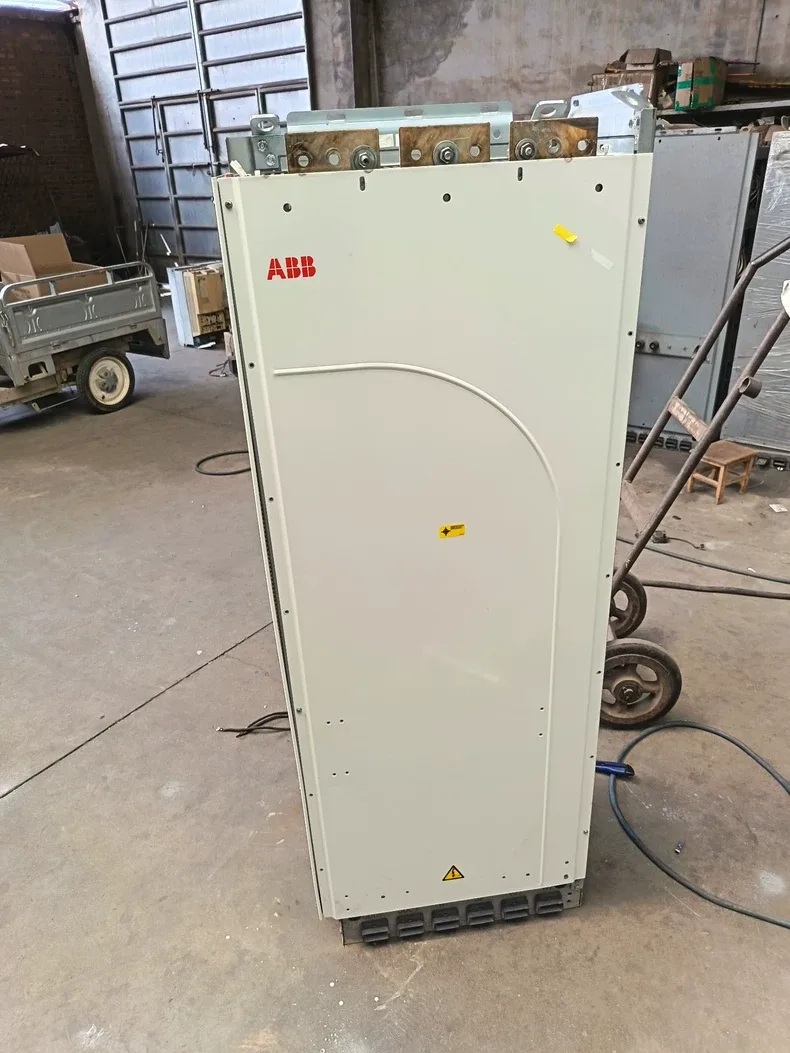 ABB ACS800-04M-0440-3+P901 ACS800-04M-0440-3 Inverter 2