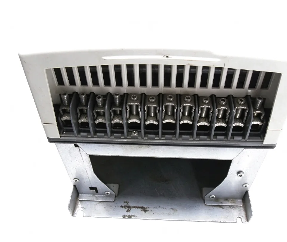 ABB ACS800-U1-0070-5+K454+P901 DRIVE 3PH 48.63HZ 380/500VAC 95A 3
