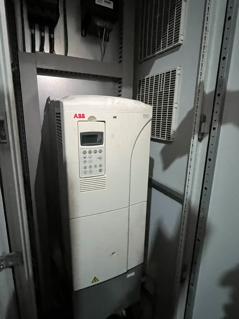 ABB ACS800-U1-0140-5+P901 Variable Frequency