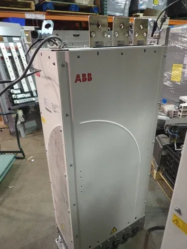 ABB 250 HP VFD AC Drive ACS800-U4-0260-5+P901 291A 480 volt - Powered on 3