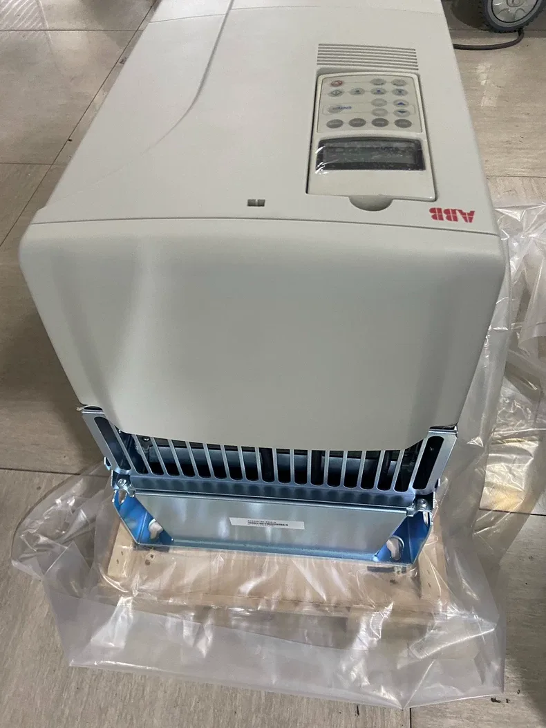 ABB ACS800-04-0120-5 PowerFlex AC Drive 2