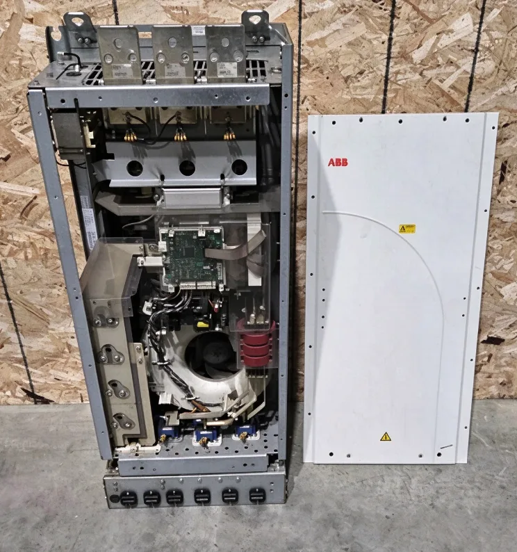 ABB ACS800-U4-0260-5+E208+E210+P901 DRIVE 480 (500) V 267 (291) A 48 63HZ