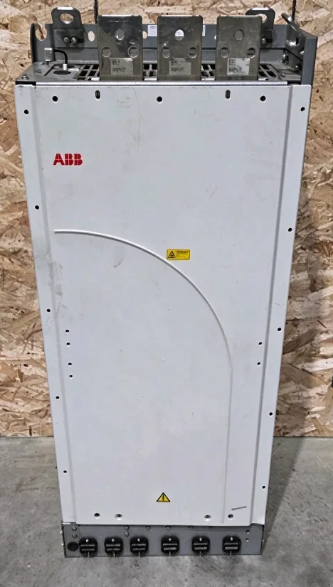 ABB ACS800-U4-0260-5+E208+E210+P901 DRIVE 480 (500) V 267 (291) A 48 63HZ 4