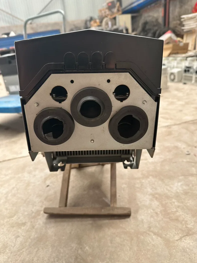 ABB ACS880-01-072A-3 Inverter 2