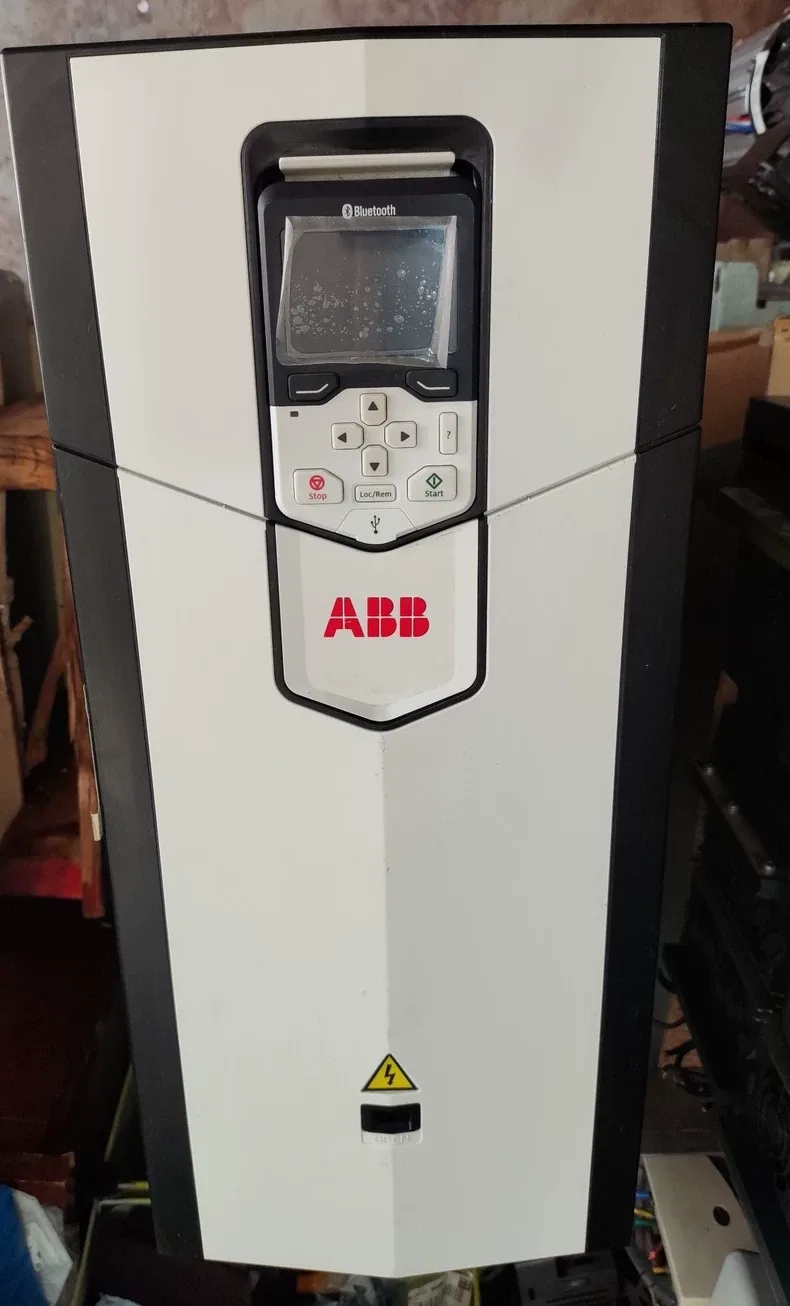 ABB ACS880-01-105A-3 Driver