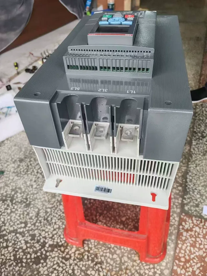 ABB PSTX30-600-70 1SFA898103R7000 Soft Starter 2