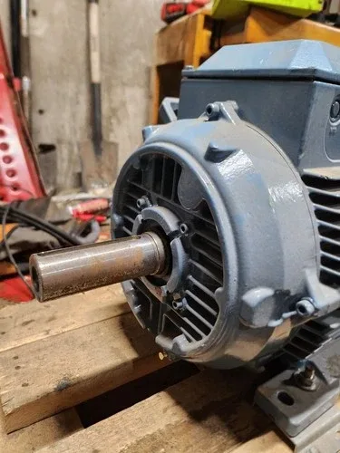 ABB Motors 3GAA11420-ASK+VC Still Bolted On Pallet 3
