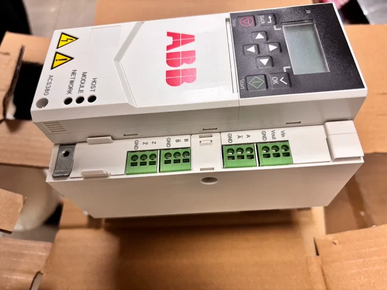 ABB ACS380-040C-09A4-4 +K492+frequency converter