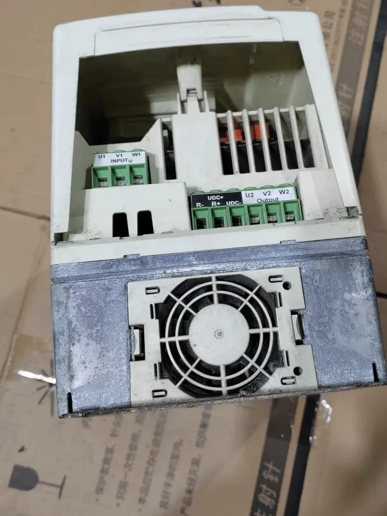 ABB ACS800-01-0004-3+P901 Frequency Converter 3ABD64669923-D HT 4