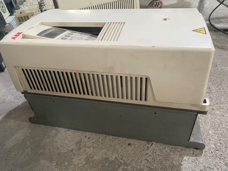 ABB ACS800-01-0030-3+D150 Frequency converter MS 4
