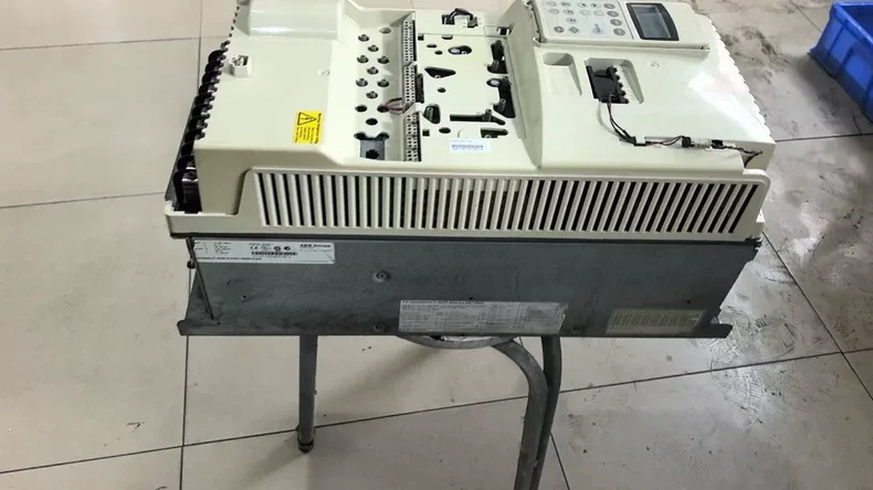 ABB ACS800-01-0040-5+P901 Frequency Converter 3ABD00011282-0001 HT 3
