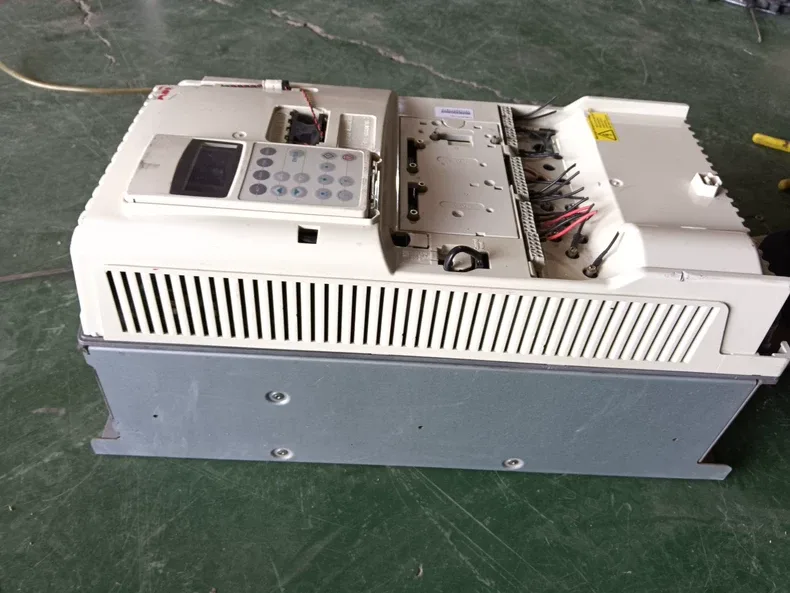 ABB ACS800-04-0075-3+P901 Frequency Converter MS