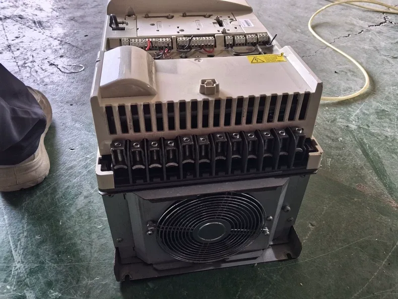 ABB ACS800-04-0075-3+P901 Frequency Converter MS 2