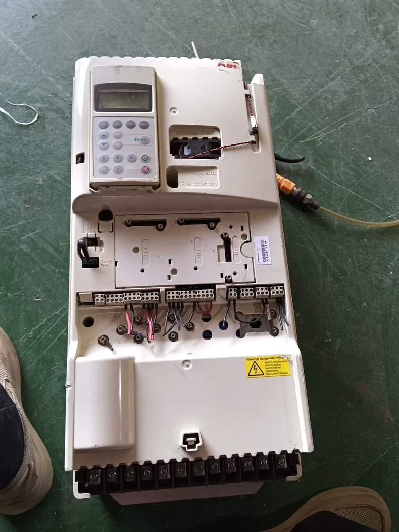 ABB ACS800-04-0075-3+P901 Frequency Converter MS 6