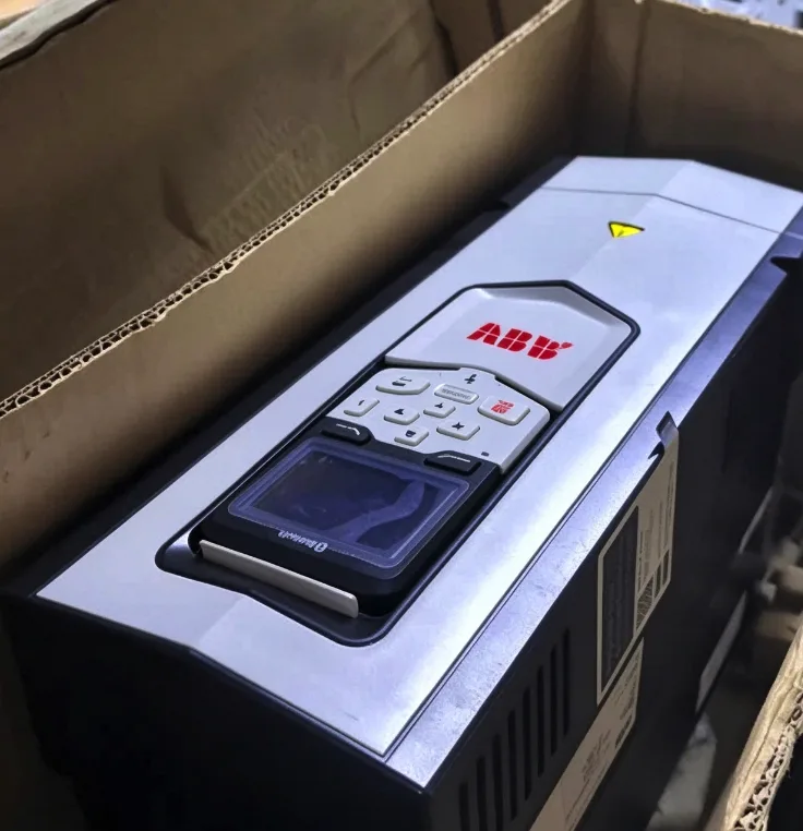 ABB ACS880-01-014A-5+C132+P904 2