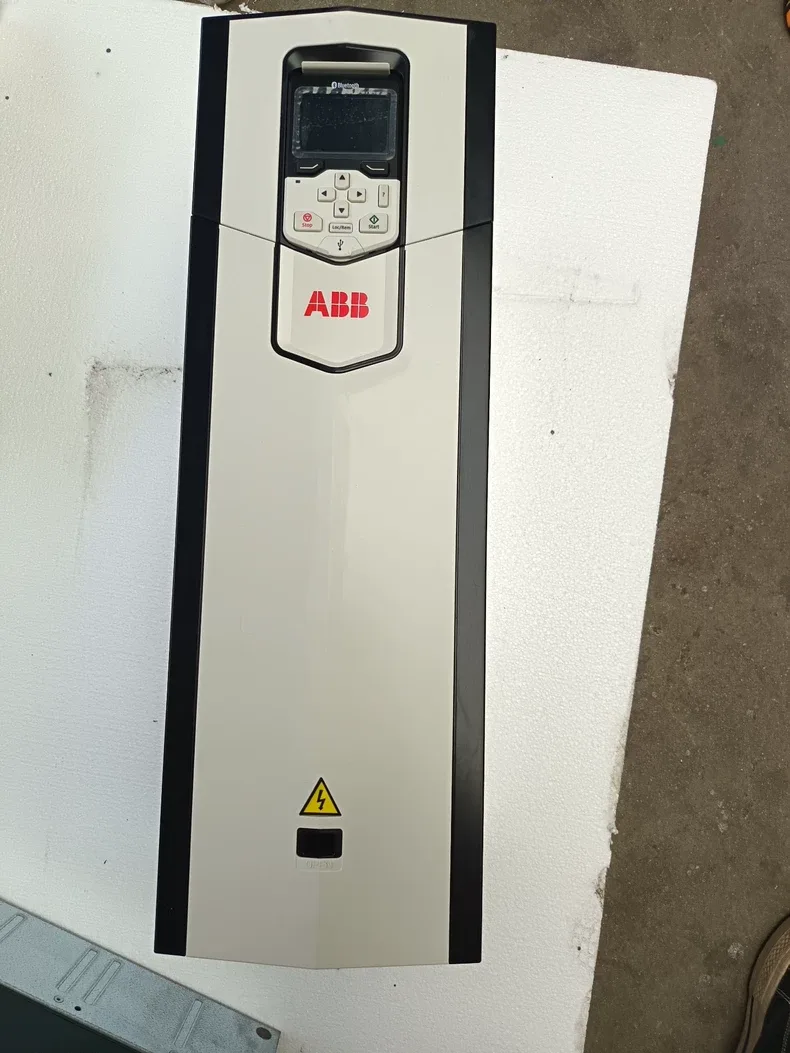 ABB ACS880-01-026A-7 Inverter