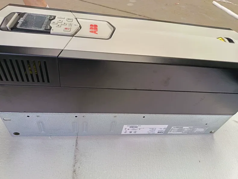 ABB ACS880-01-026A-7 Inverter 2