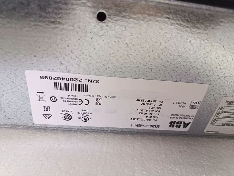 ABB ACS880-01-026A-7 Inverter 6