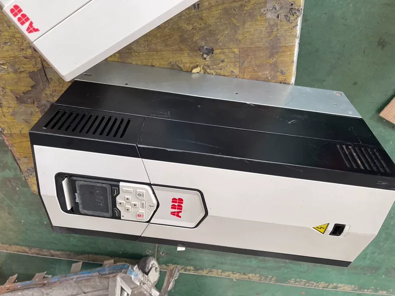 ABB ACS880-01-045A-3 22KW frequency converter 3