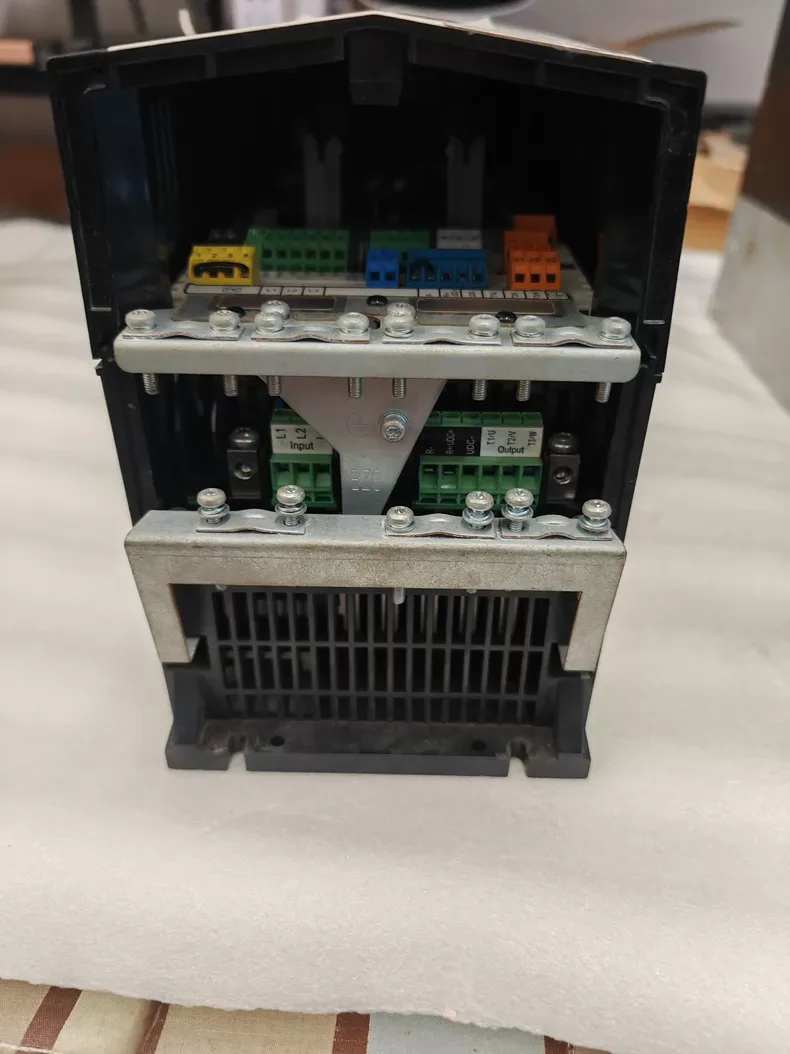 ABB ACS880-01-04A0-3+P944+N7518 frequency converter 4