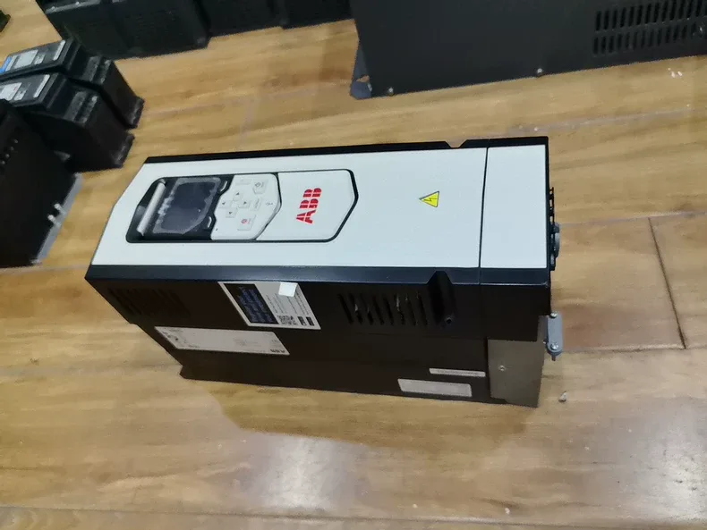 ABB ACS880-01-05A6-3 Frequency Converter 2