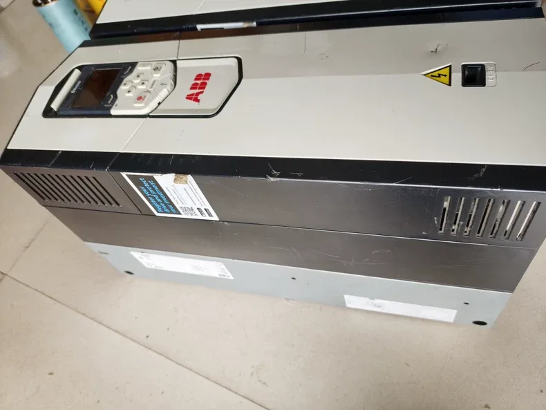 ABB ACS880-01-060A-3 2