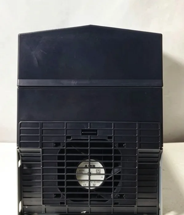 ABB ACS880-01-061A-2+N8010+P944 14.7KW / 20HP 208-240V FREQUENCY CONVERTER DRIVE 4