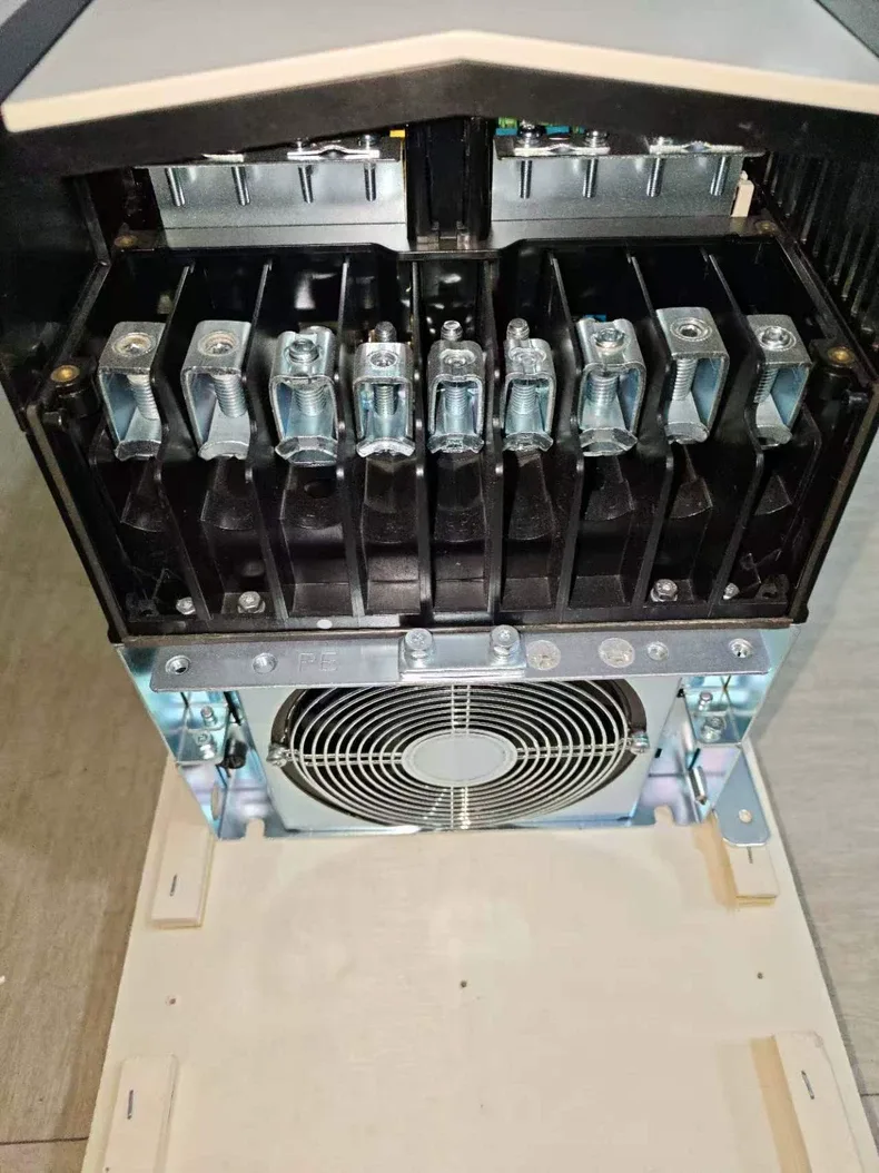 ABB ACS880-01-096A-5+D150 75kw Frequency Converter 5