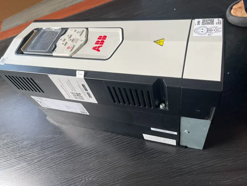 ABB ACS880-01-09A4-3 Inverter