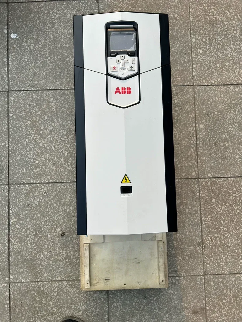 ABB ACS880-01-105A-3+D150 AC Drive