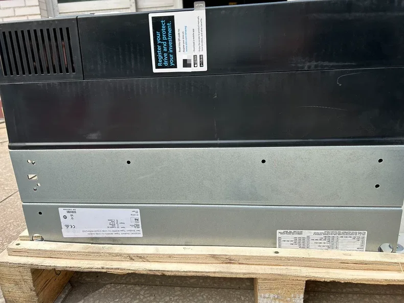 ABB ACS880-01-105A-3+D150 AC Drive 4