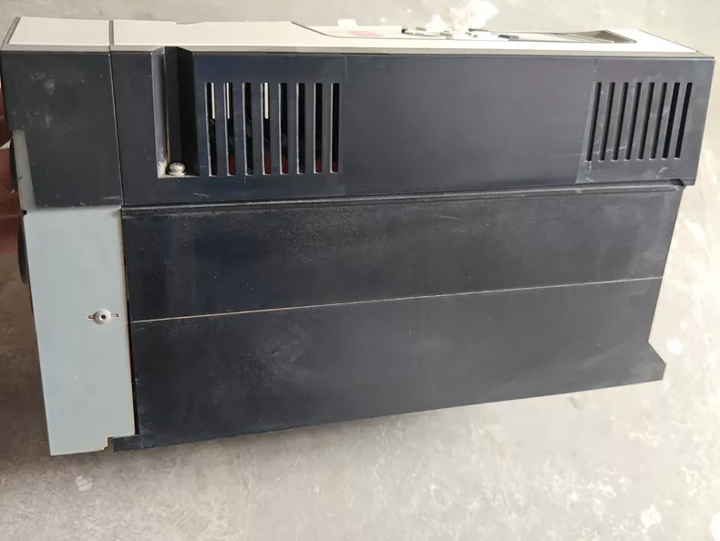 ABB ACS880-01-12A6-3 Frequency converter 4