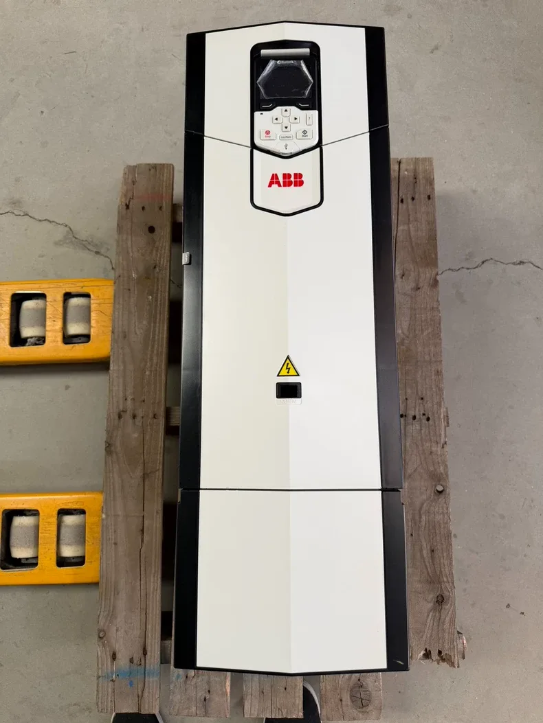 ABB ACS880-01-145A-3 frequency converter