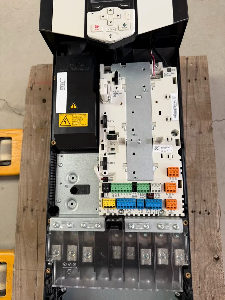 ABB ACS880-01-145A-3 frequency converter 4